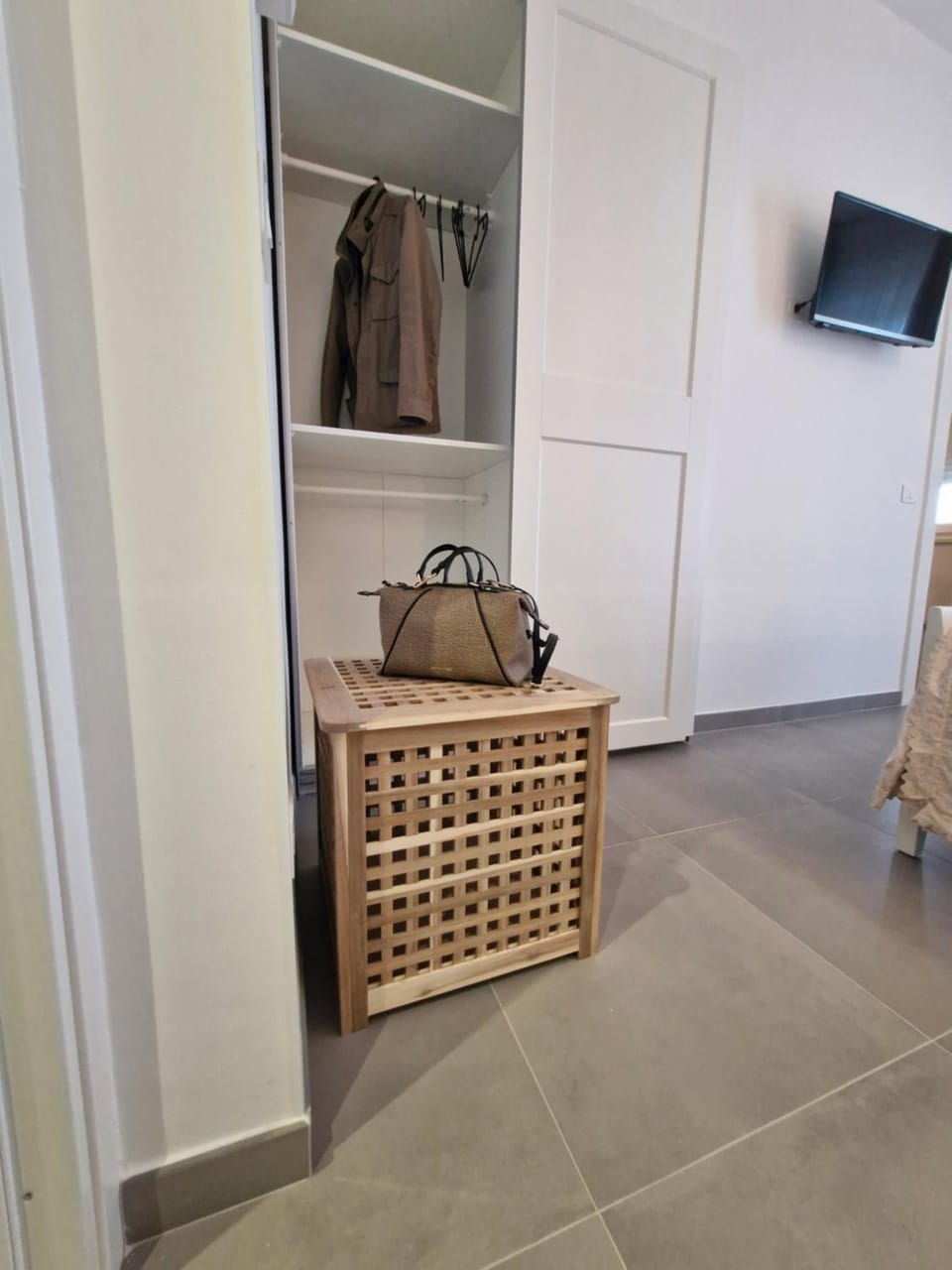 TV and multimedia, Photo of the whole room, wardrobe