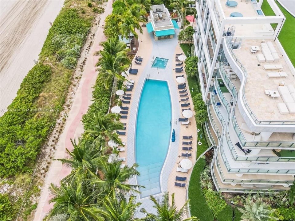 Property building, Swimming pool, Swimming pool, sunbed