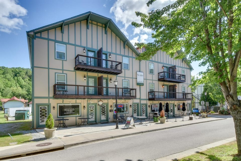 Walk to Shops & Dining: Downtown Condo in Helen House in Helen