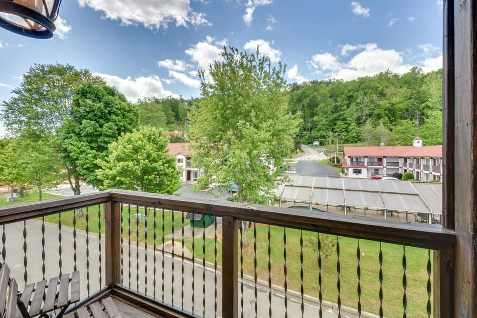 Steps to River + Shops: Downtown Helen Retreat! House in Helen