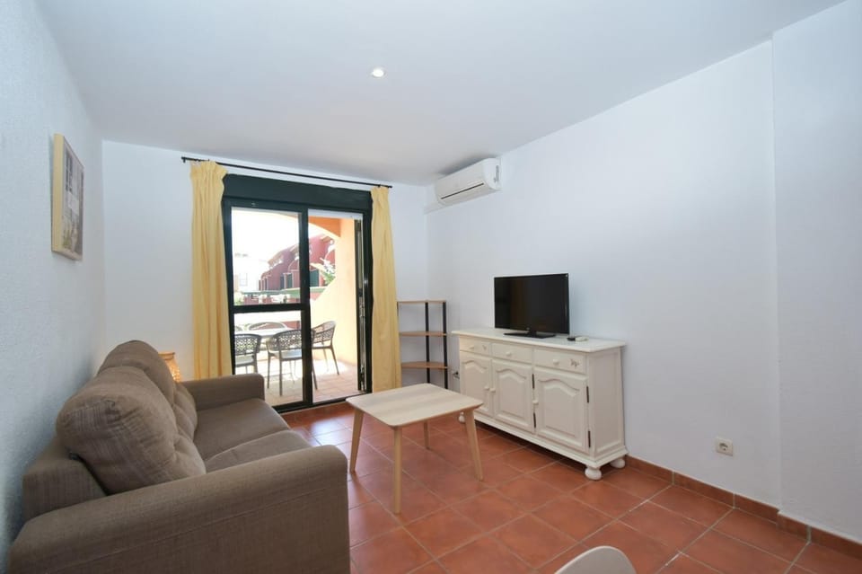 Communal lounge/ TV room, TV and multimedia, Living room, Seating area, Evening entertainment, internet, air conditioner