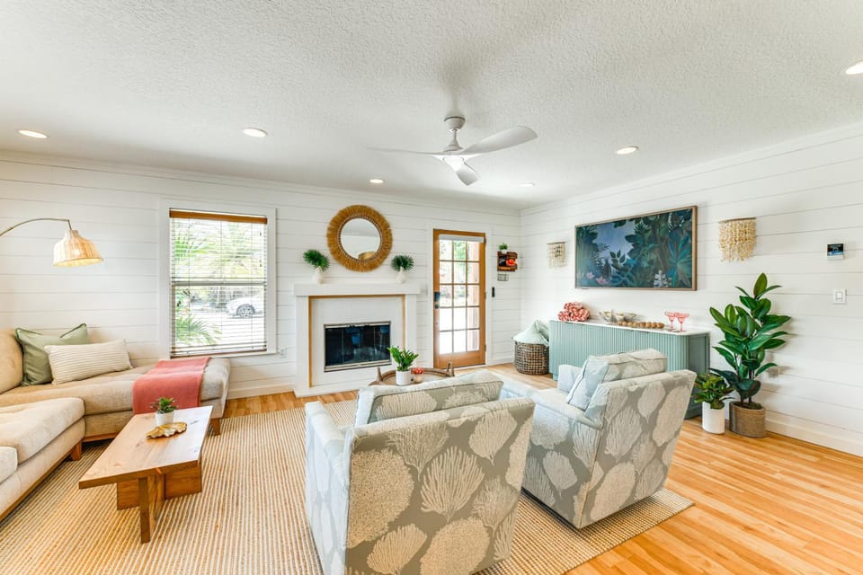 Walk to Gulf: Luxe Luau-Themed Gem in Holmes Beach House in Holmes Beach