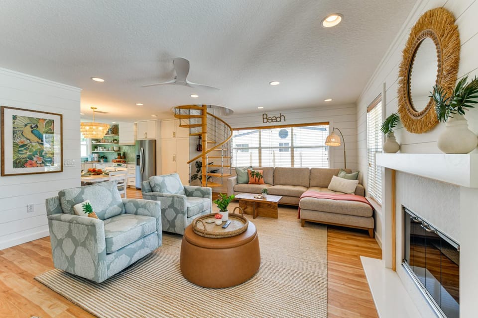 Walk to Gulf: Luxe Luau-Themed Gem in Holmes Beach House in Holmes Beach