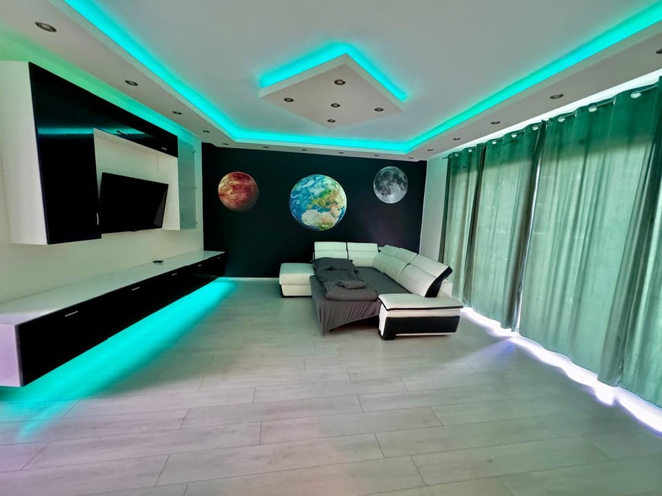 TV and multimedia, Living room, Seating area