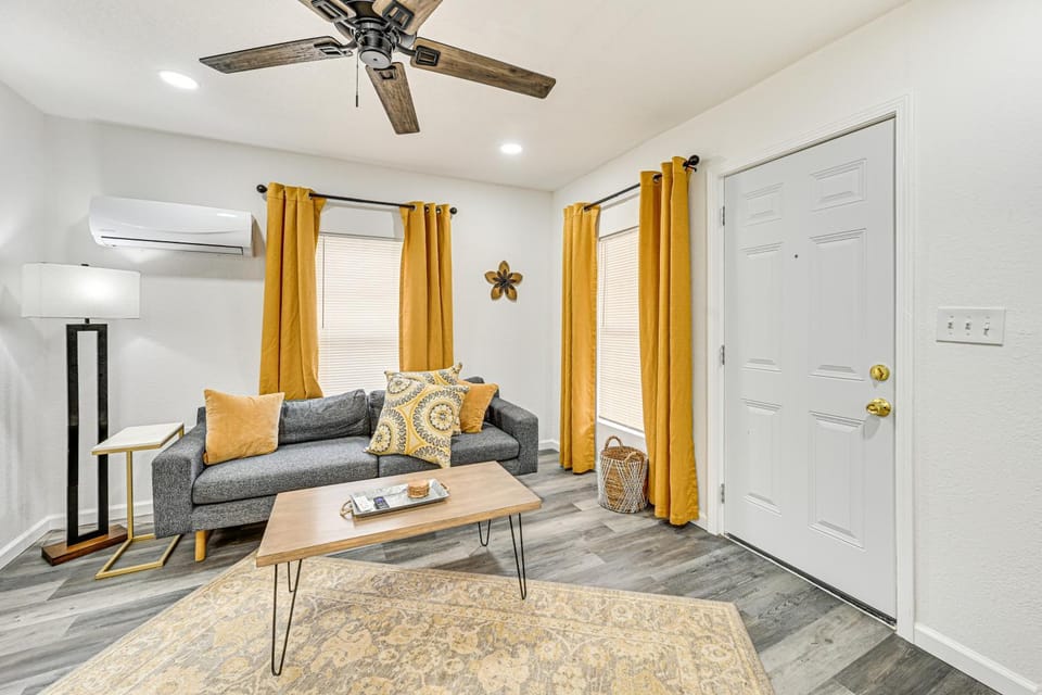 1 Mi to Dtwn Family Home with Porch in Brownwood House in Brownwood