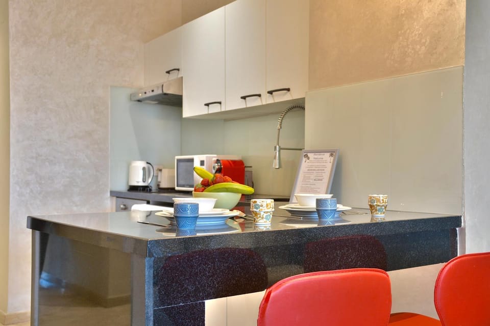 Kitchen or kitchenette, Living room
