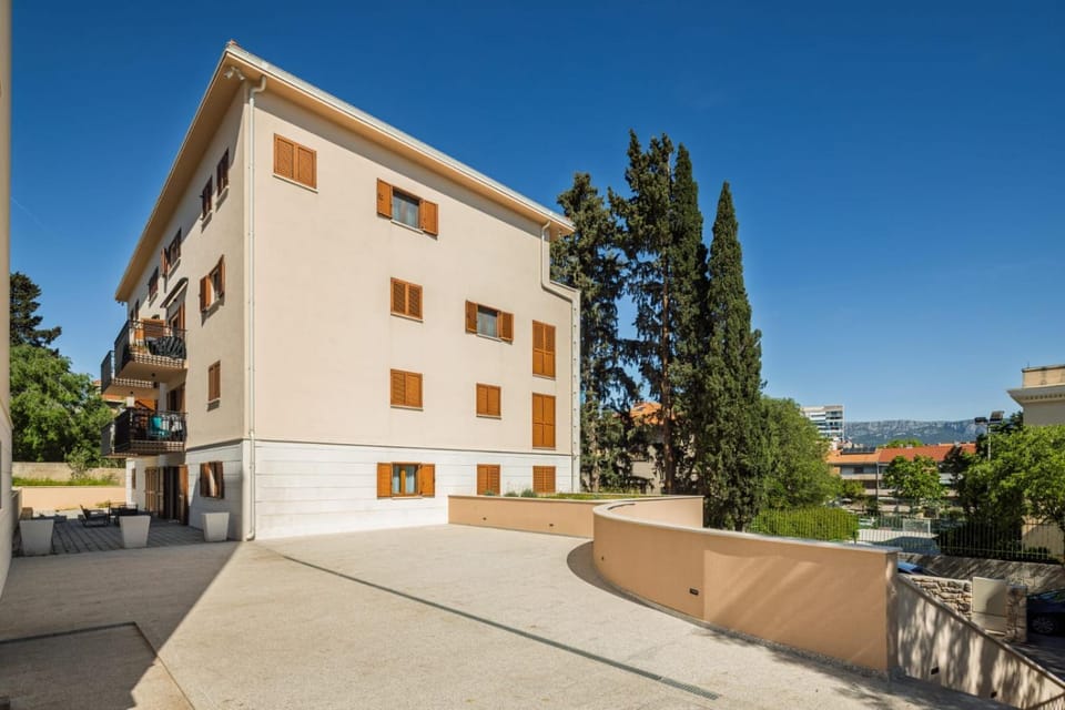 Property building, Day