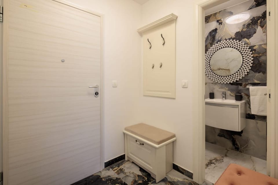 Toilet, Lobby or reception