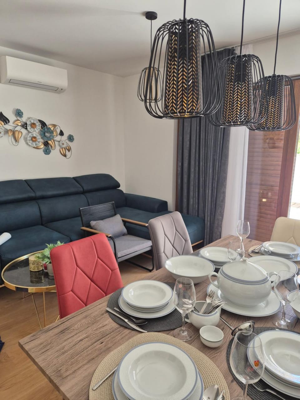 Living room, Seating area, Dining area, air conditioner