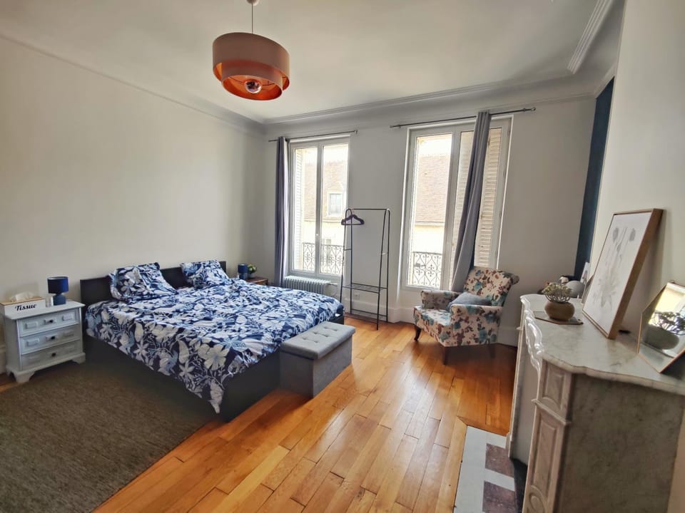 large 5-bedroom 2 floor apartment 200 m2 Apartment in Île-de-France