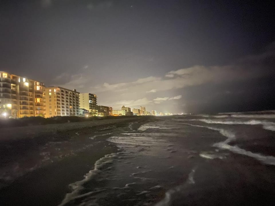Family Friendly Top Floor Oceanfront Sleeps 6 Balcony Pools Apartment in North Myrtle Beach