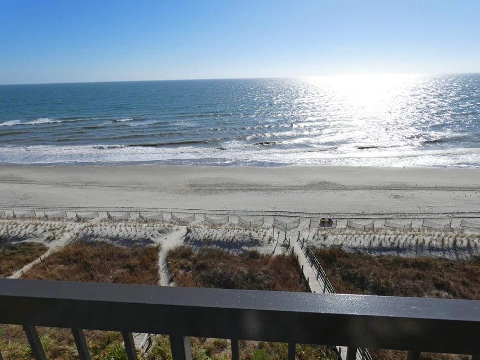 Family Friendly Top Floor Oceanfront Sleeps 6 Balcony Pools Apartment in North Myrtle Beach