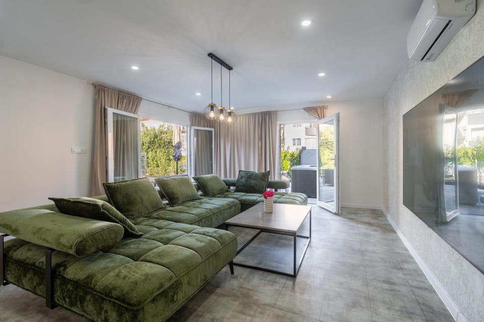 Communal lounge/ TV room, Living room