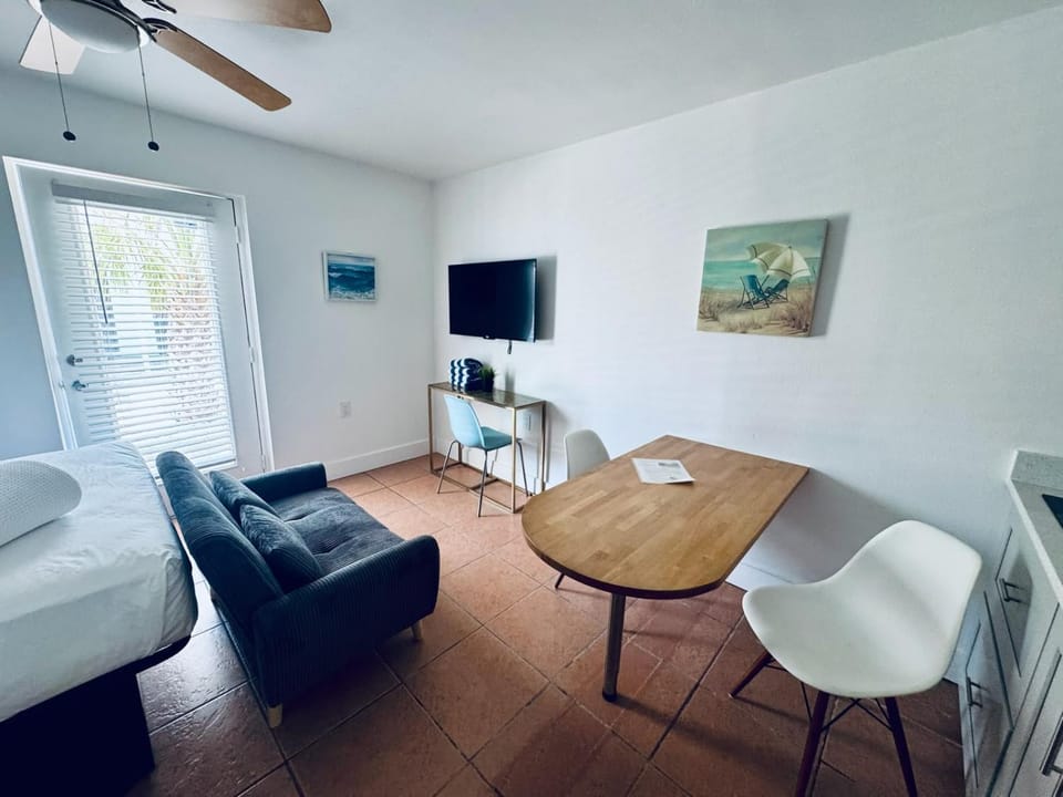Park Shore Suites St Pete Beach Apartment in Saint Pete Beach