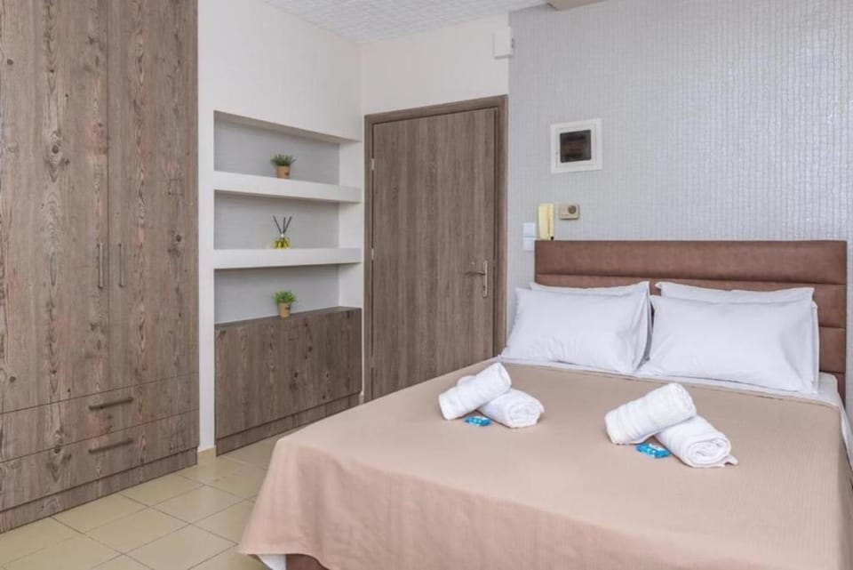 Bed, Bedroom, towels, wardrobe