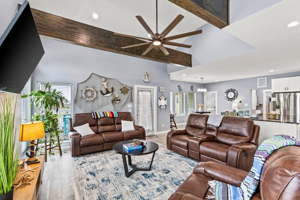 Relax And Sea NEW Luxury Canal-View Escape Gated Community Firepit and Decks House in Bolivar Peninsula