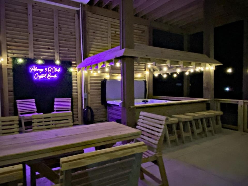Always 5 O'clock Beachfront Hot Tub Luxury Game Area House in Bolivar Peninsula