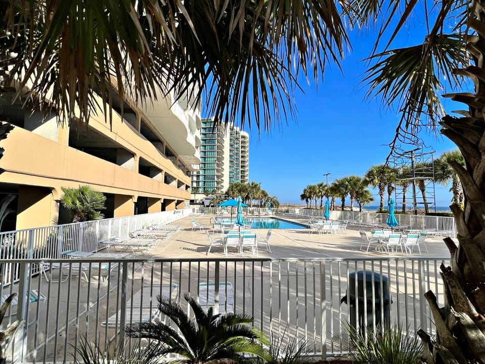 Property building, Day, sunbed
