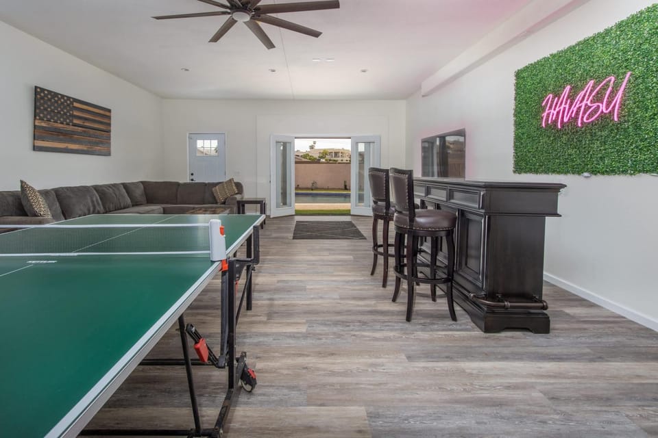 Sunset Oasis 7 Bedroom Family House in Lake Havasu City