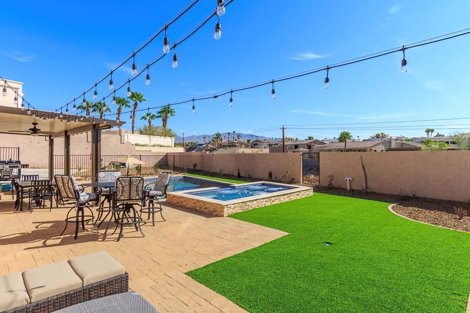 Sunset Oasis 7 Bedroom Family House in Lake Havasu City