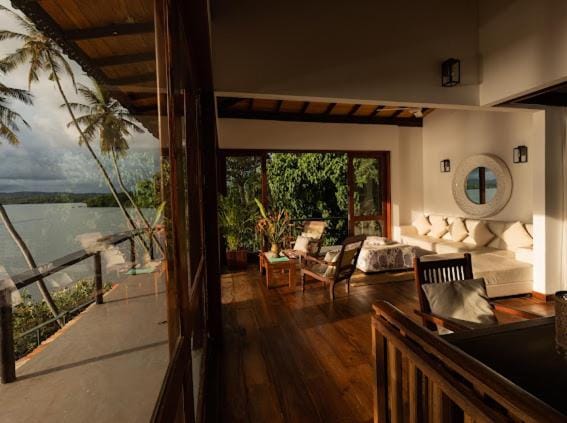 View (from property/room), Balcony/Terrace, Living room, Seating area, Lake view
