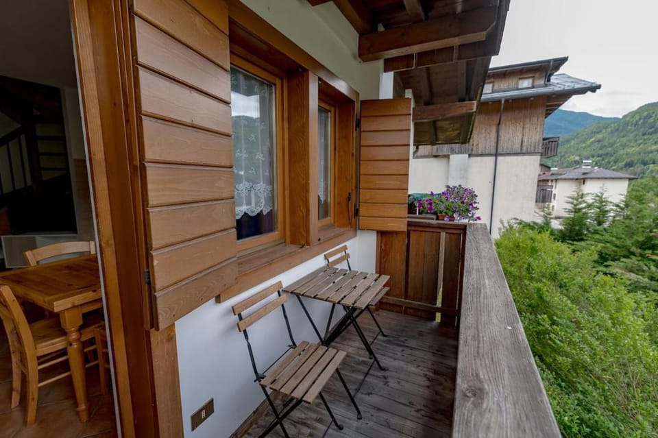 Balcony/Terrace, Mountain view