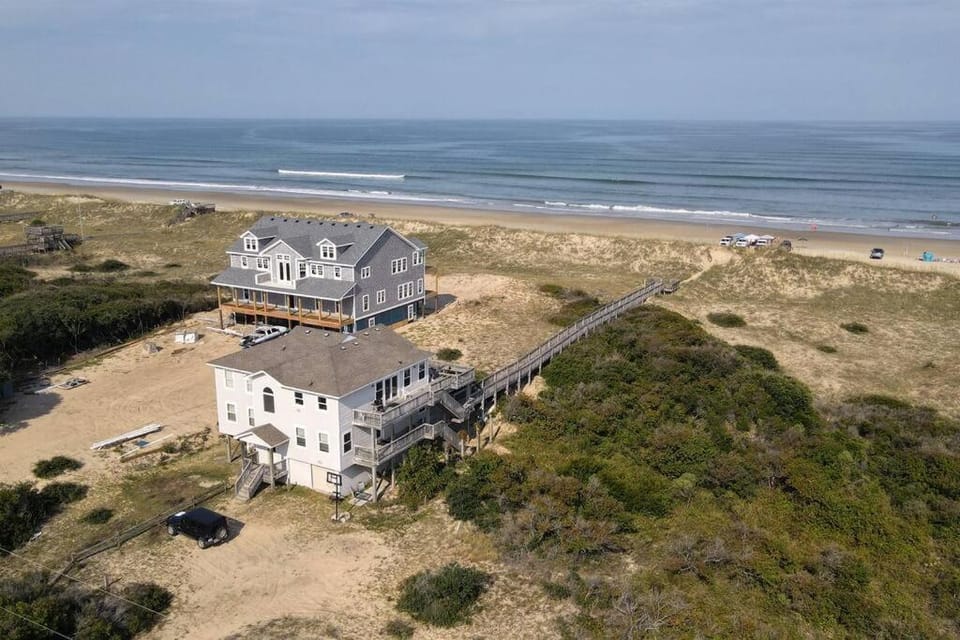 Oceanfront with Private Beach Access & Wild Horses House in Carova Beach