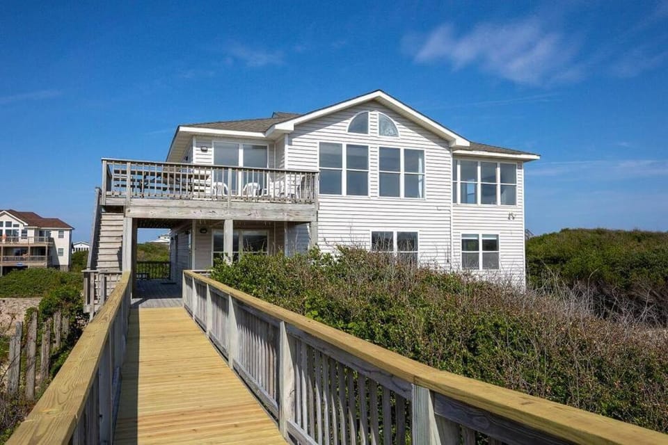Oceanfront with Private Beach Access & Wild Horses House in Carova Beach