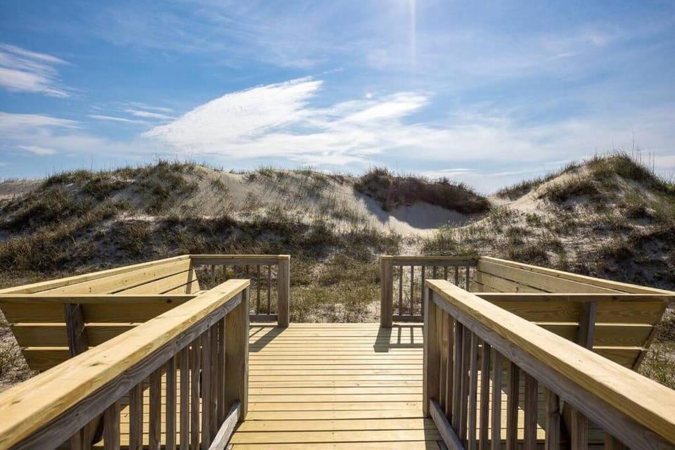 Oceanfront with Private Beach Access & Wild Horses House in Carova Beach
