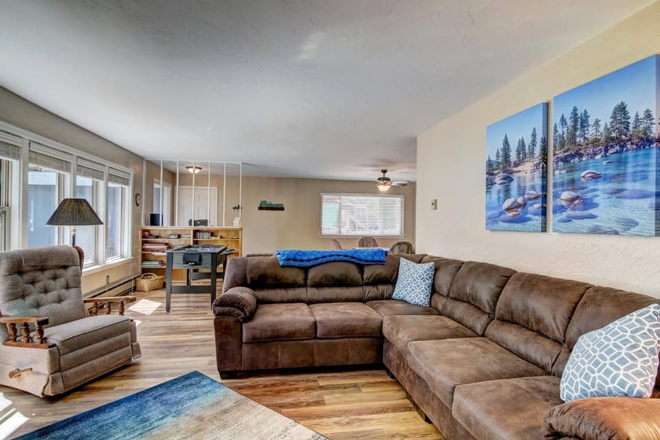 Blue Black Bart - Foosball Near Town & More House in South Lake Tahoe