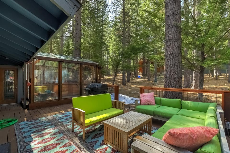 The Blue Lake House - Family fun Abound House in Sierra Nevada