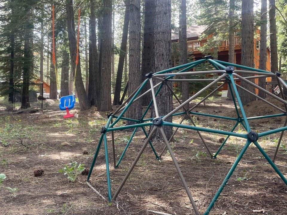 The Blue Lake House - Family fun Abound House in Sierra Nevada