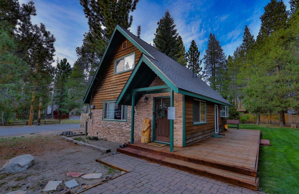 Charming Cherokee Cabin - Secluded Stay for 6 Just 10 Minutes to Tahoe Cabin in Sierra Nevada