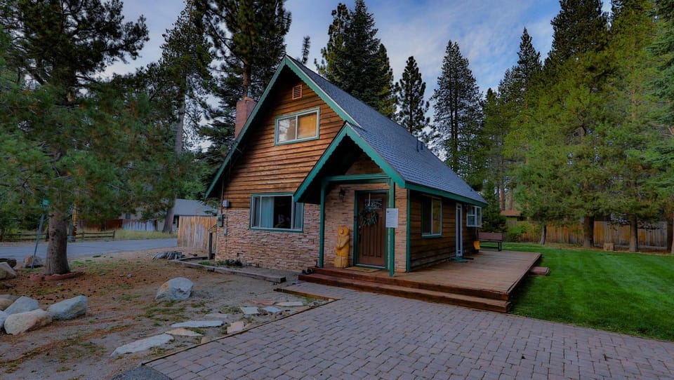 Charming Cherokee Cabin - Secluded Stay for 6 Just 10 Minutes to Tahoe Cabin in Sierra Nevada