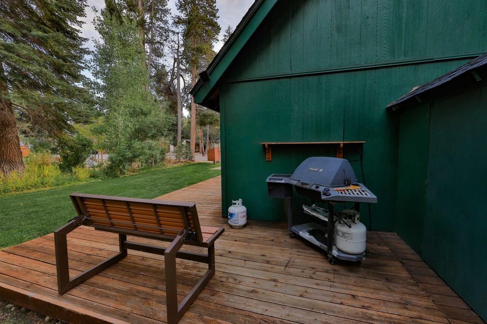 Charming Cherokee Cabin - Secluded Stay for 6 Just 10 Minutes to Tahoe Cabin in Sierra Nevada