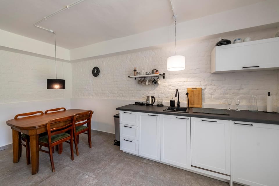 Kitchen or kitchenette, Dining area, dishwasher