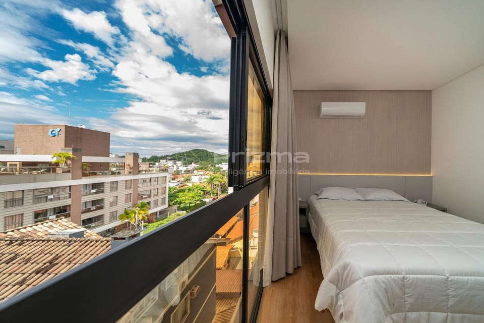 Bedroom, City view