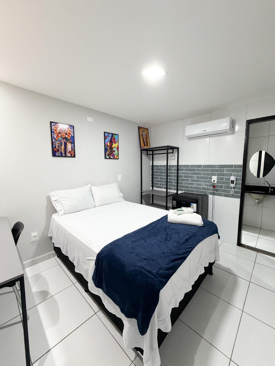 Photo of the whole room, Bedroom, air conditioner