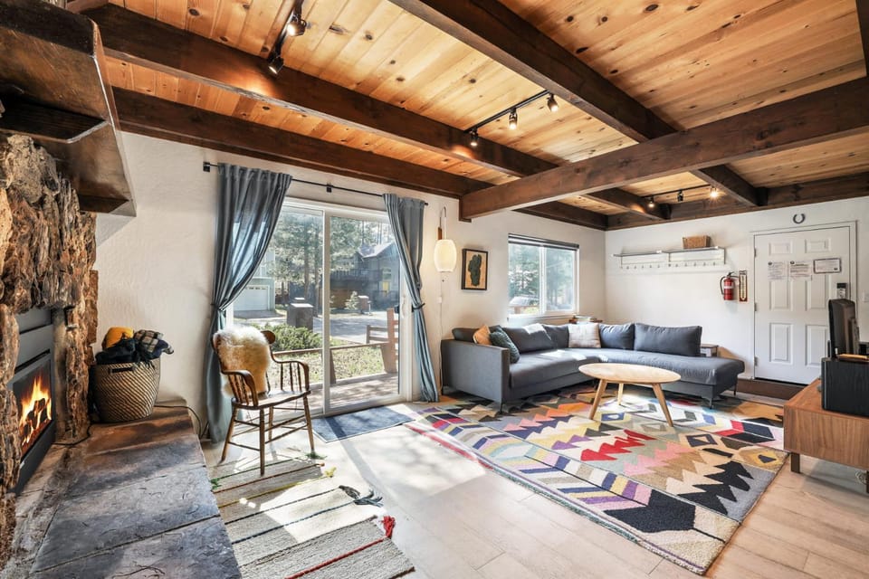Christmas Valley Chalet - Tahoe Adventure Awaits House in Sierra Nevada
