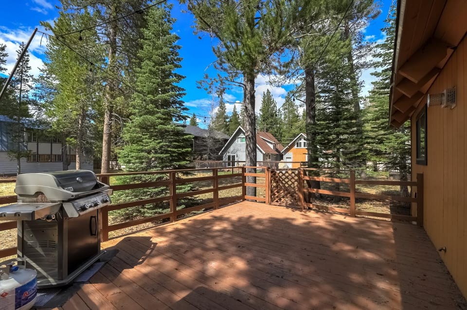 Christmas Valley Chalet - Tahoe Adventure Awaits House in Sierra Nevada