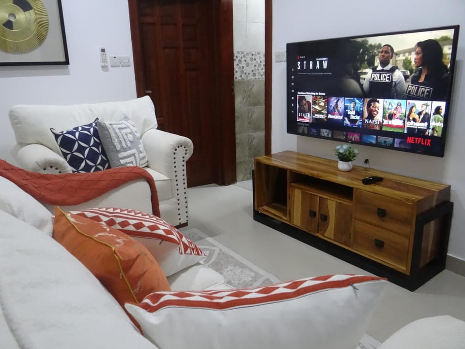 Communal lounge/ TV room, TV and multimedia, Living room, Photo of the whole room, Seating area, Evening entertainment