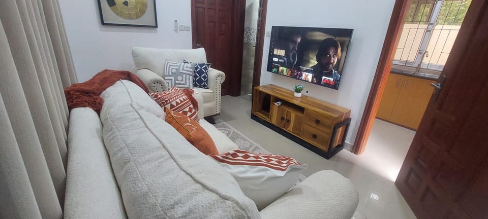 Communal lounge/ TV room, TV and multimedia, Living room, Photo of the whole room, Seating area, Evening entertainment