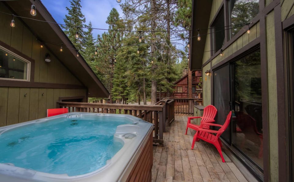 Cold Creek Chalet - Hot tub & Movie Room House in South Lake Tahoe