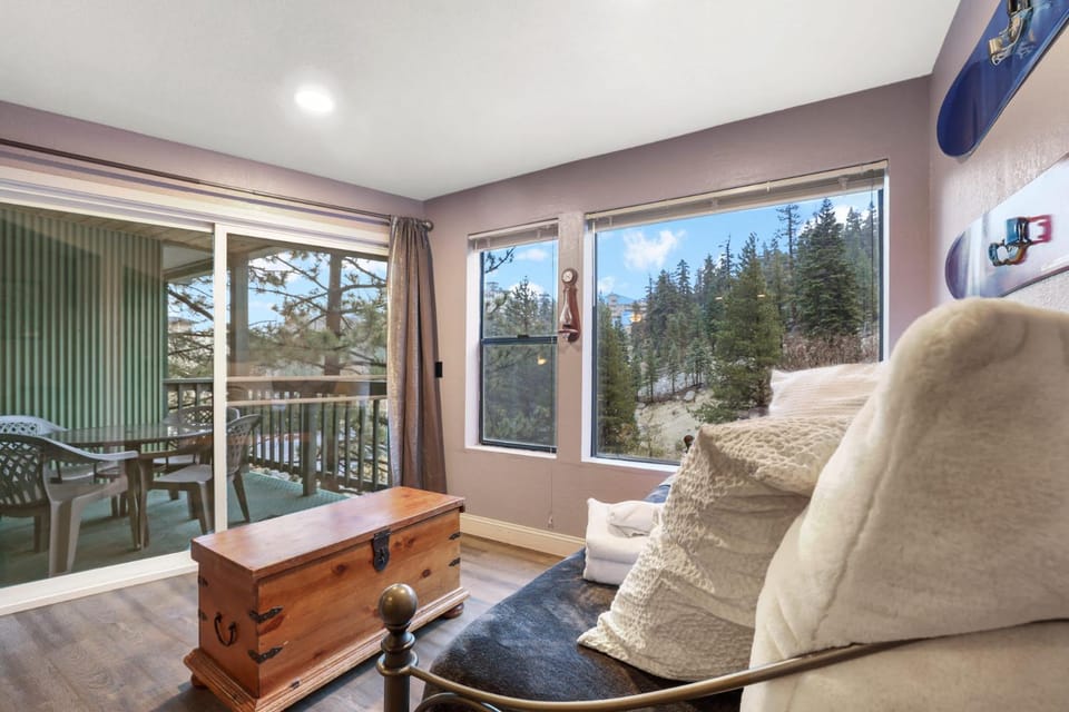 Ski In Ski Out 3 BDR Steps from Stagecoach Lift House in Kingsbury