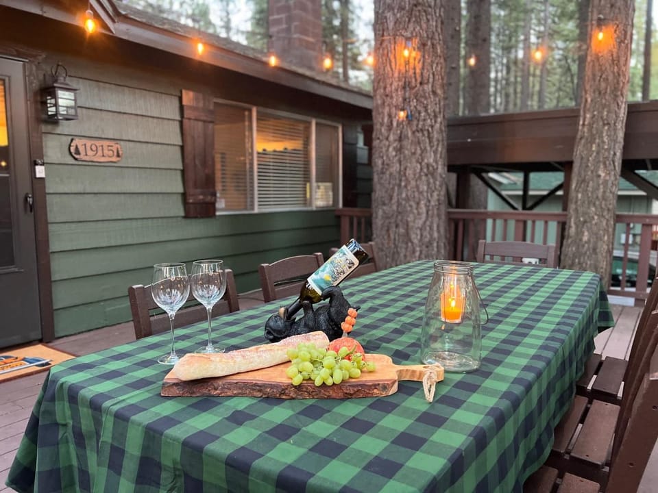 Come Snuggle Up at Cozy Bear Cabin Cabin in South Lake Tahoe