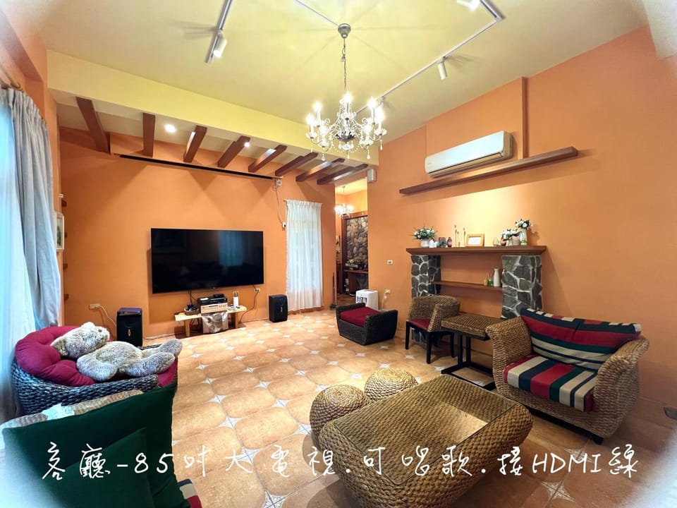 Communal lounge/ TV room, Communal lounge/ TV room, TV and multimedia, Living room, Seating area, Evening entertainment, air conditioner