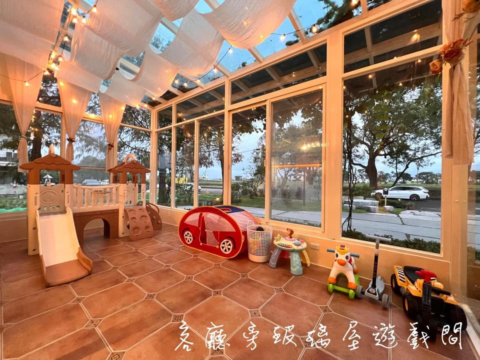Day, Children play ground, Game Room, Garden, Living room, Garden view