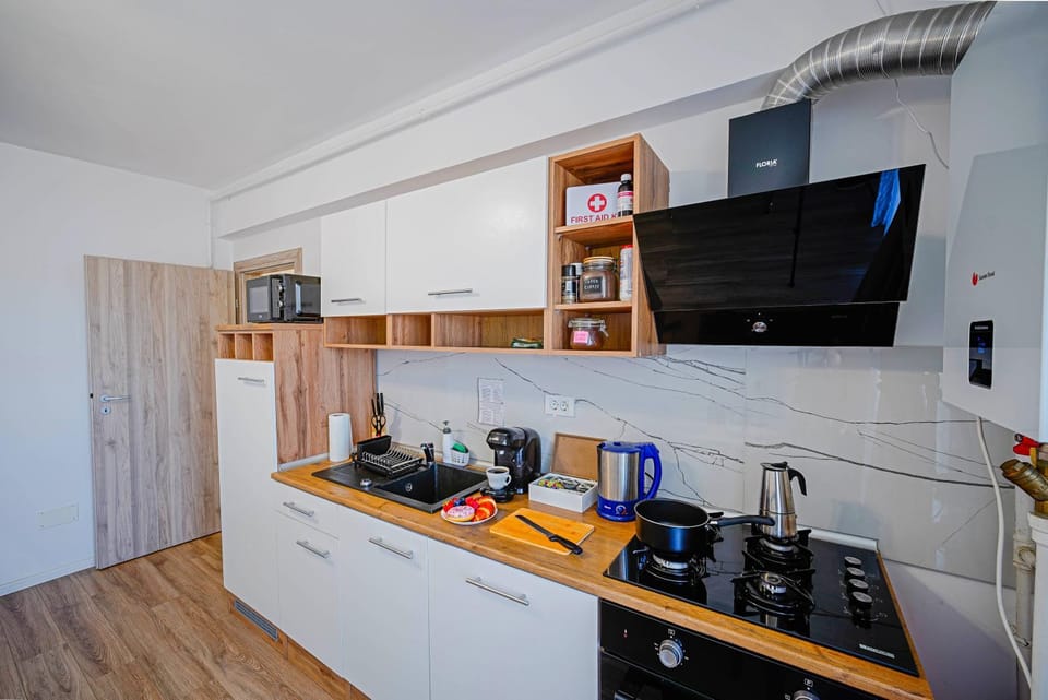 Coffee/tea facilities, Kitchen or kitchenette, kitchen, kitchen