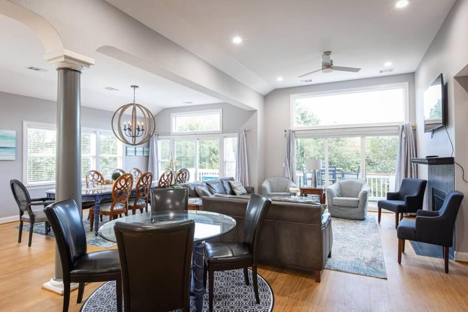 Duck Location Volleyball Pool Game Room & More House in Duck