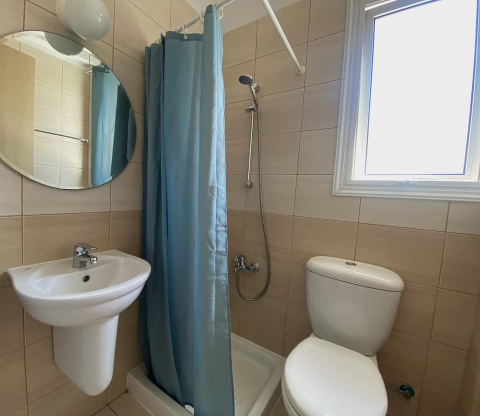 Shower, Toilet